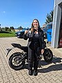 Absolvent/in der Fahrschule