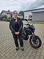 Absolvent/in der Fahrschule