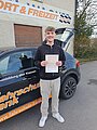 Absolvent/in der Fahrschule