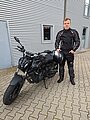 Absolvent/in der Fahrschule