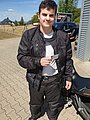 Absolvent/in der Fahrschule