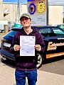 Absolvent/in der Fahrschule