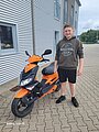 Absolvent/in der Fahrschule