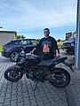 Absolvent/in der Fahrschule