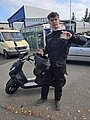 Absolvent/in der Fahrschule