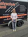 Absolvent/in der Fahrschule
