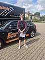 Absolvent/in der Fahrschule