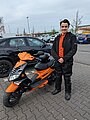 Absolvent/in der Fahrschule