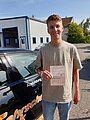 Absolvent/in der Fahrschule