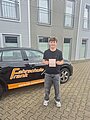 Absolvent/in der Fahrschule