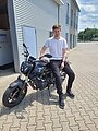 Absolvent/in der Fahrschule
