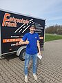 Absolvent/in der Fahrschule