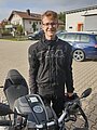 Absolvent/in der Fahrschule