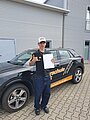 Absolvent/in der Fahrschule