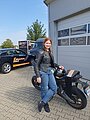 Absolvent/in der Fahrschule