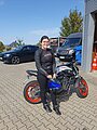 Absolvent/in der Fahrschule
