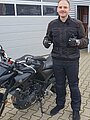 Absolvent/in der Fahrschule