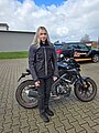 absolventin der fahrschule 2026