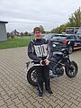 Absolvent/in der Fahrschule