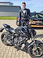 Absolvent/in der Fahrschule