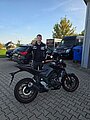 Absolvent/in der Fahrschule