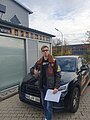 Absolvent/in der Fahrschule