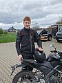 Absolvent/in der Fahrschule