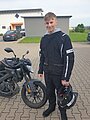 Absolvent/in der Fahrschule