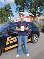 Absolvent/in der Fahrschule