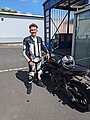 Absolvent/in der Fahrschule