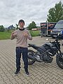 Absolvent/in der Fahrschule
