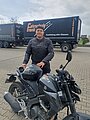 Absolvent/in der Fahrschule