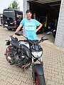 Absolvent/in der Fahrschule