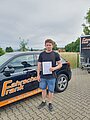 Absolvent/in der Fahrschule