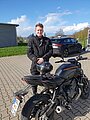 Absolvent/in der Fahrschule