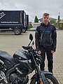 Absolvent/in der Fahrschule