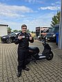 Absolvent/in der Fahrschule