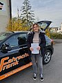 Absolvent/in der Fahrschule